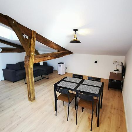 La Roche-Chalais Appartement Neuf Climatise Sous Les Toits المظهر الخارجي الصورة